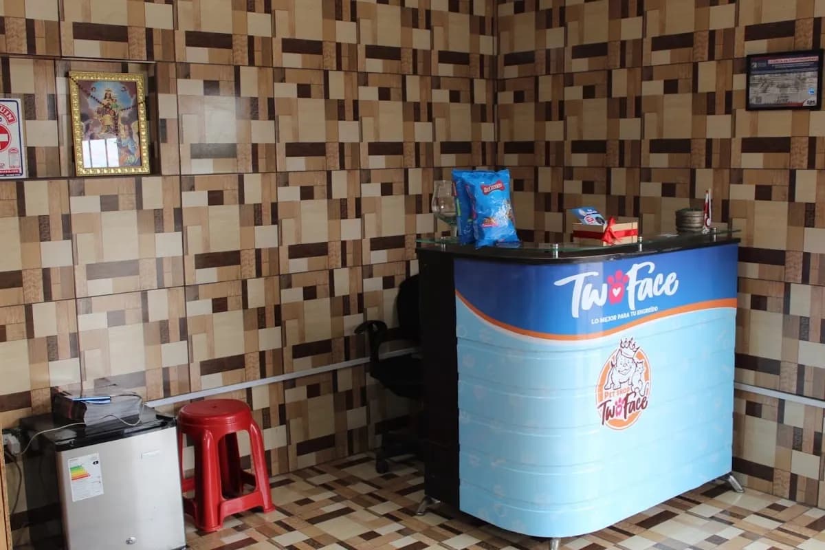 Two Face Pet Shop